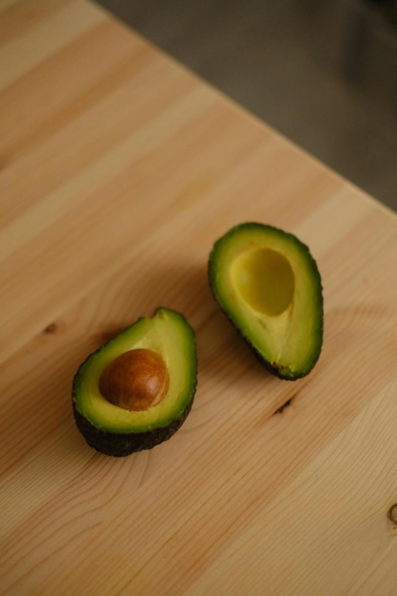 Avocado halves-f1a207ec97e6449dba000f6efe6ddcfe.jpg Avocado halves