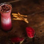 Jak naturalnie oczyszczać skórę twarzy, aby uzyskać zdrowy i promienny wygląd