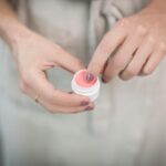 Jakie składniki unikać w kosmetykach, aby dbać o skórę i zdrowie?
