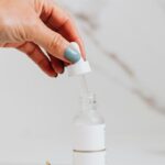Jak pielęgnować skórę trądzikową bez chemii: naturalne metody na zdrową cerę