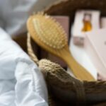 Jak naturalnie rozjaśnić przebarwienia na twarzy – skuteczne metody i porady